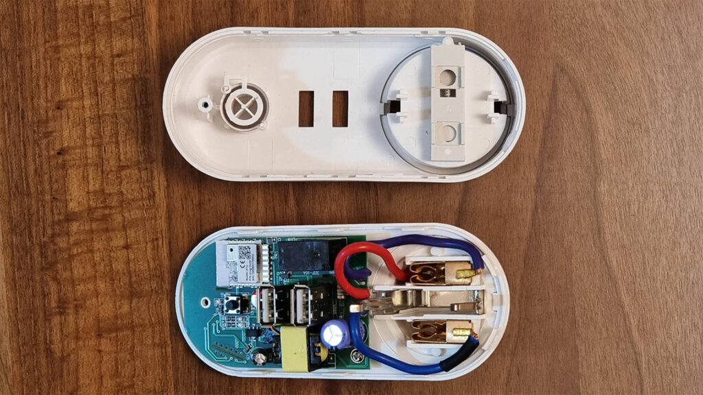 Moes Dual USB Zigbee Smart Socket Plug model ZP-LZ-FR2U disassembly