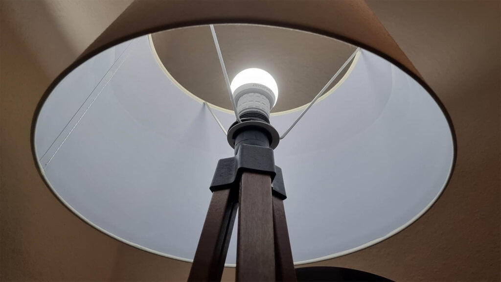 Zemismart Matter Smart Bulb ZML2 In Lamp 1