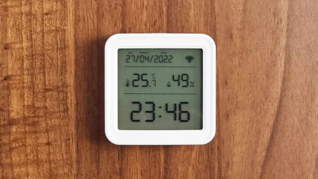 Tuya Climate Sensor with Backlit LCD ZTH08 Front