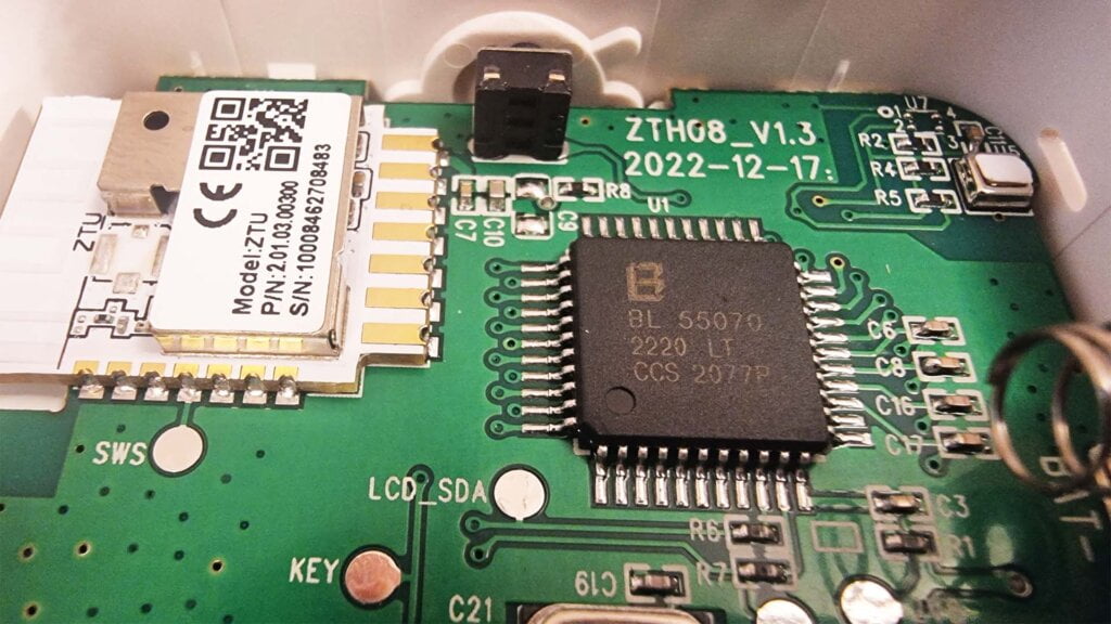 Tuya Climate Sensor with Backlit LCD ZTH08 main PCB