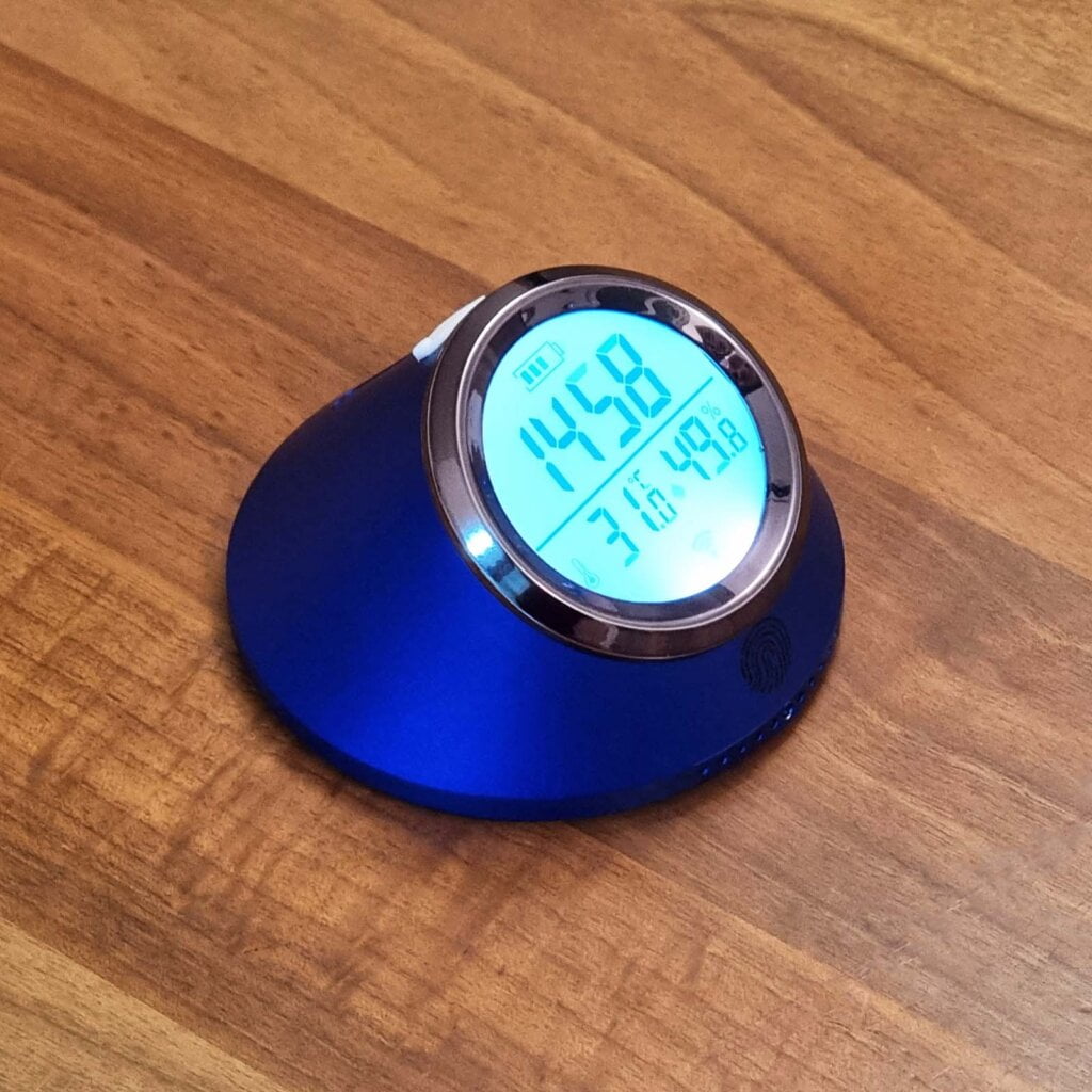 Tuya Zigbee Blue Climate Sensor YHZBTHP-1 Backlight On