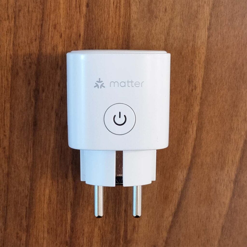 Meross Matter Smart Plug MSS315 Review - Front View