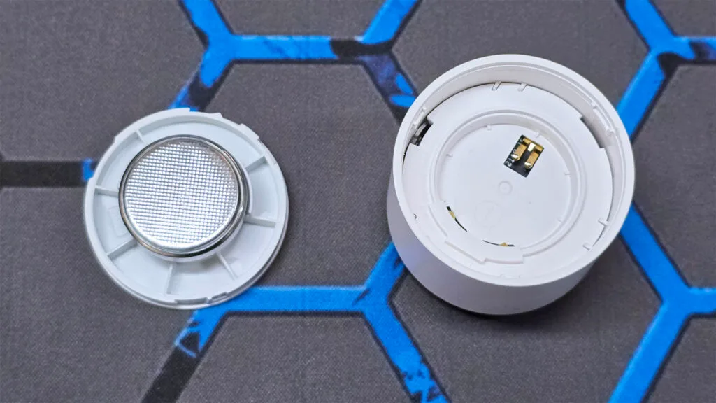 Xiaomi BLE Battery Human Presence Sensor Review: Battery Compartment