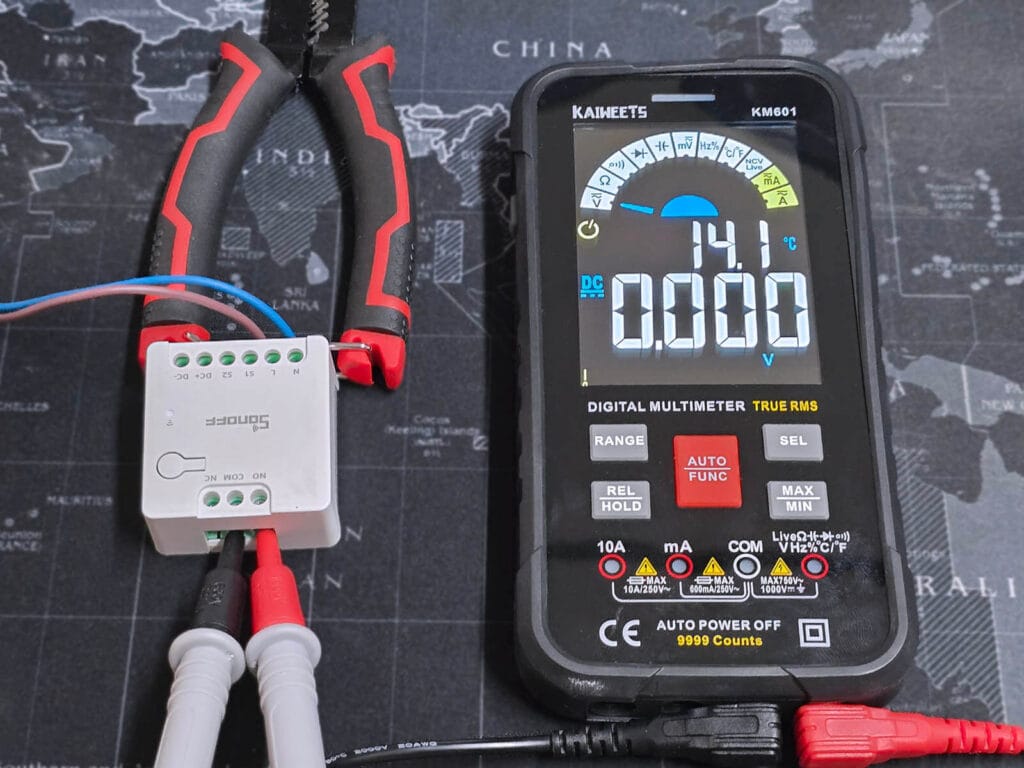 Sonoff Matter Dry Contact Smart Switch MINI-D Review: Voltage Test