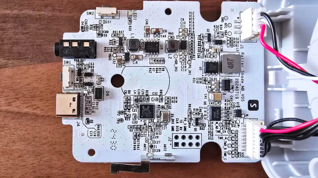 SwitchBot Roller Shades Review by SmartHomeScene: PCB Board