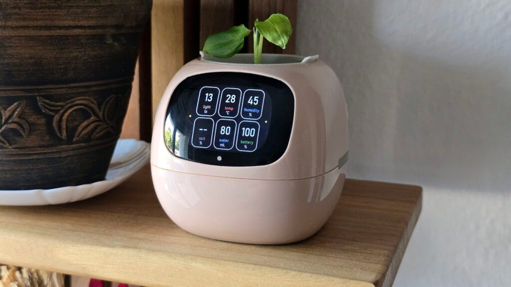 Ivy Smart Planter Review by SmartHomeScene: Status Display