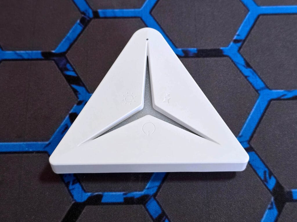 Linkind EP6 Smart Hexagon Panels Review by SmartHomeScene: Front of Button Controller