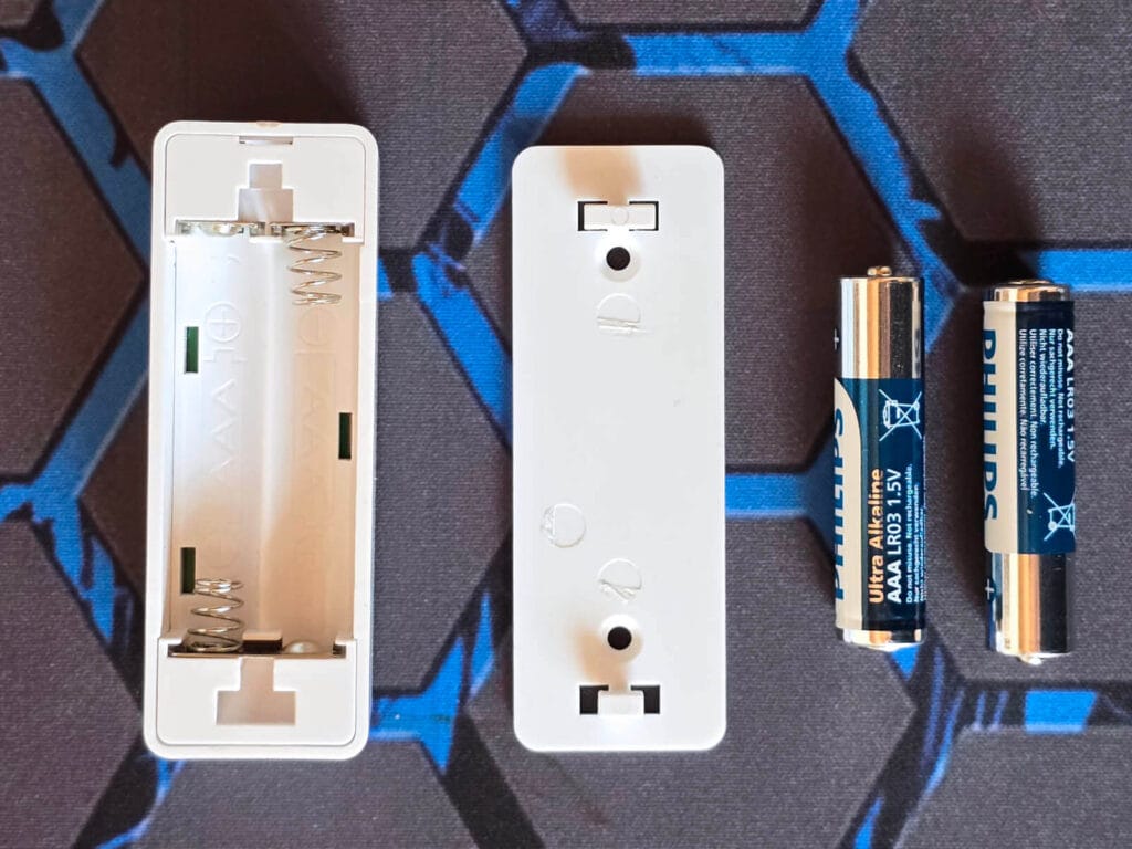 Tuya Non-Waterproof Rain Sensor Review SmartHomeScene: Batteries