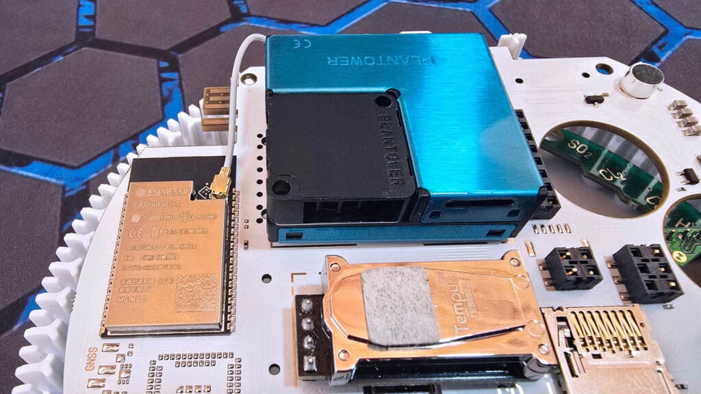 airQ Science Device Sensors Close-up