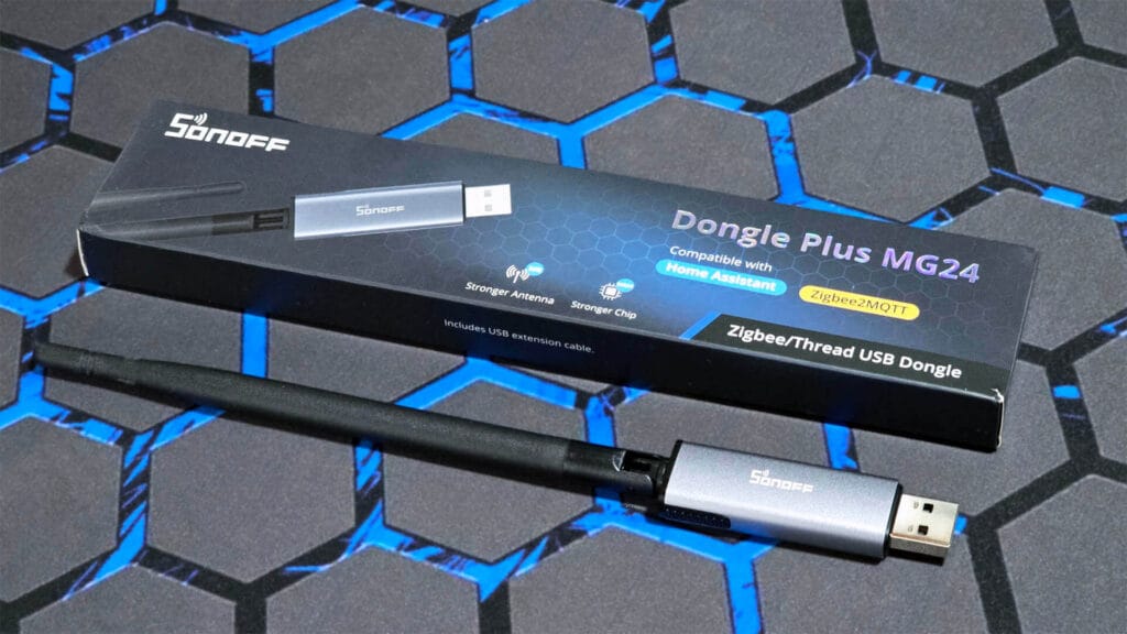 Sonoff Dongle Plugs MG24 Zigbee/Thread Coordinator Review SmartHomeScene Box and Dongle