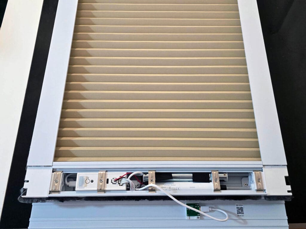 SmartWings Skylight Shades Matter over Thread Review SHS: Assembled