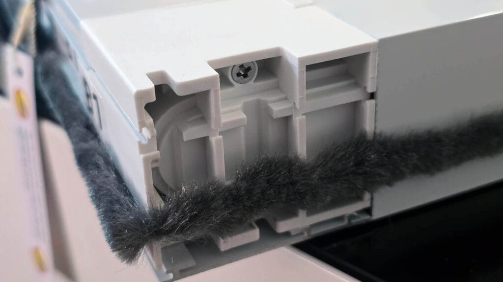 SmartWings Skylight Shades Matter over Thread Review SHS: Assembly Screws