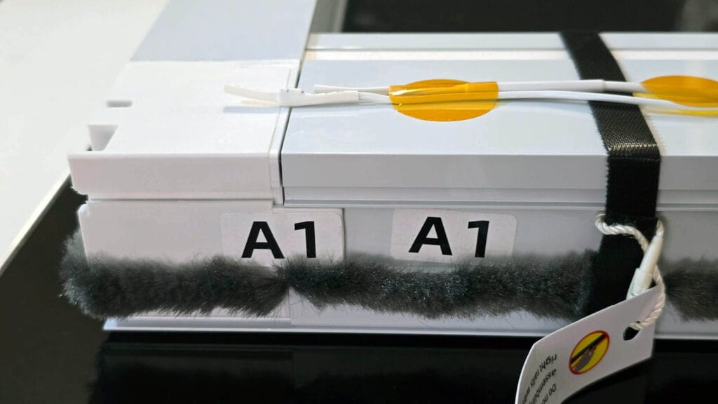 SmartWings Skylight Shades Matter over Thread Review SHS: Assembly Side A