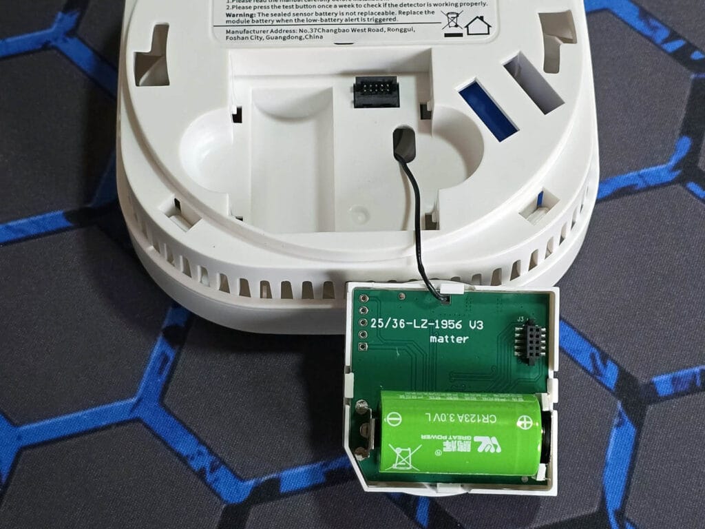 Sensereo MS-1 Matter-over-Thread Smoke Alarm Review by SmartHomeScene: Battery Compartment
