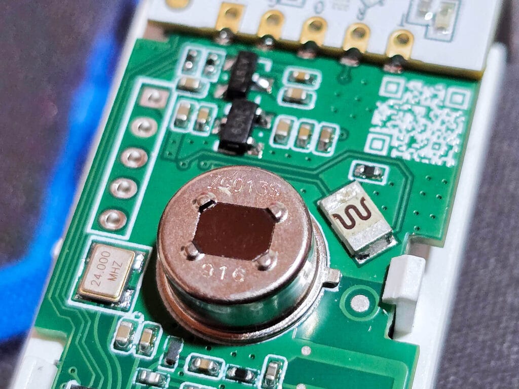 Tuya Zigbee Battery Presence Sensor ZG-204ZH Review SmartHomeScene: PIR Sensor