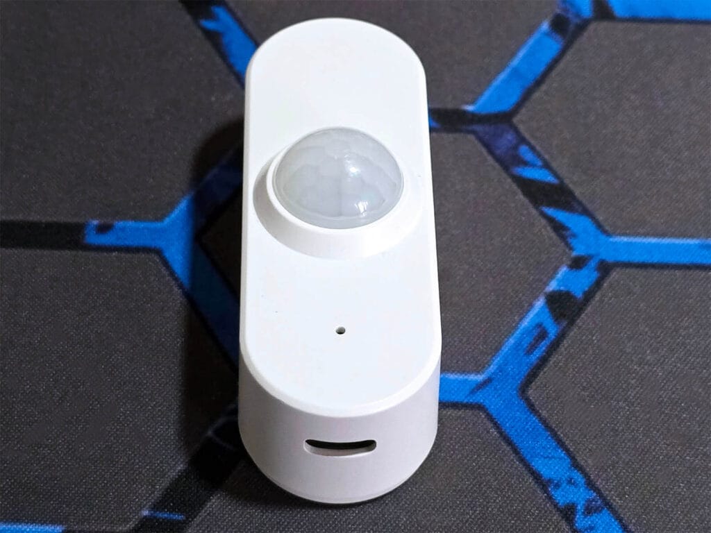 Tuya Zigbee Battery Presence Sensor ZG-204ZH Review SmartHomeScene: USB-C