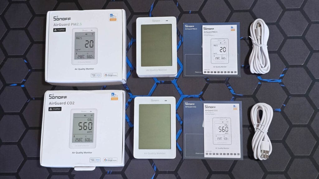 Sonoff AirGuard Air Quality Monitors PM/CO2 Package Contents