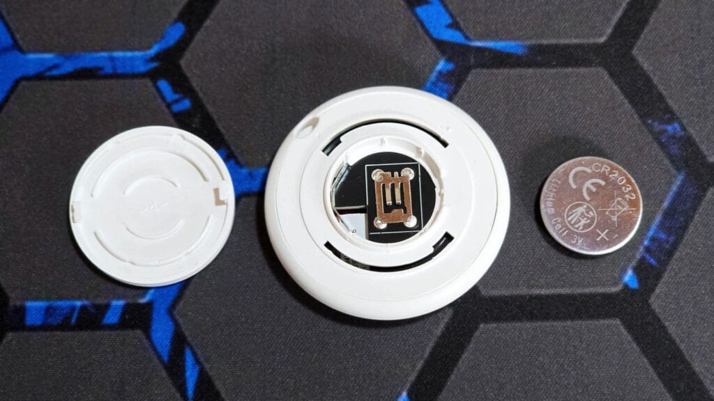 Tuya Zigbee SOS Smart Button Review Battery