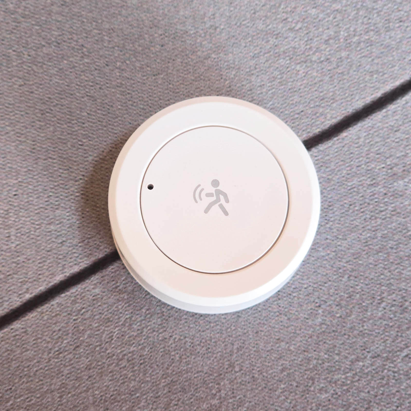 Smallest Zigbee Presence Sensor: Tuya ZG-204ZP | SmartHomeScene