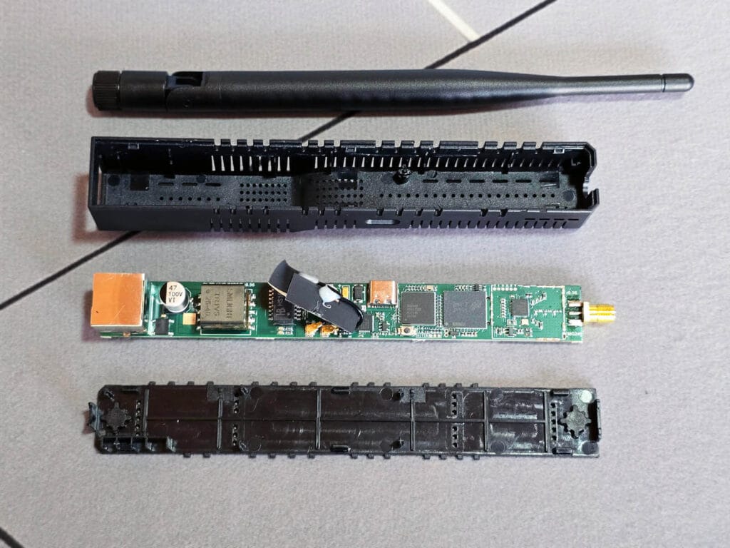 SMLight SMHUB Nano MG24 Open inside