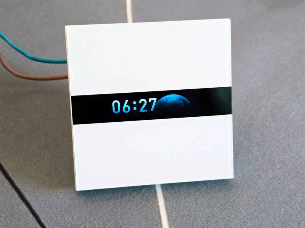 Aqara Display Switch V1 Zigbee2MQTT Integration by SmartHomeScene: Digital Clock