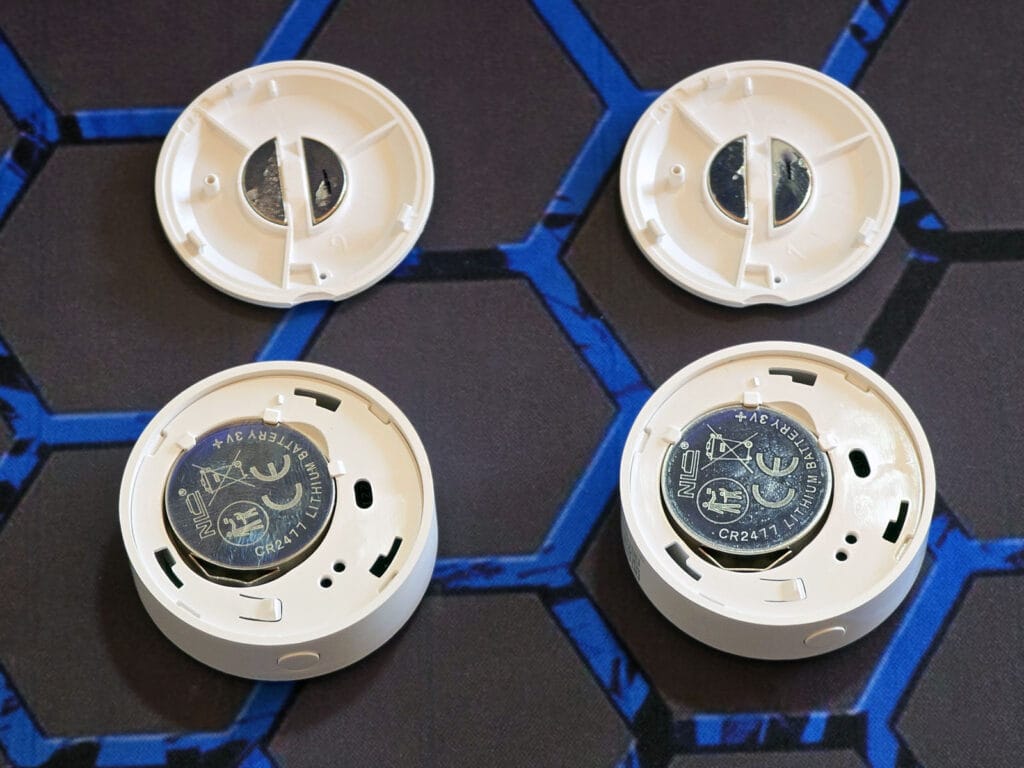 Sonoff SNZB-02P vs SNZB-02M Temperature Sensors Comparison Batteries Cover