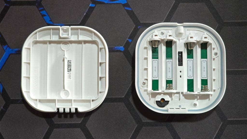 firent Intelligent Keypad Battery Compartment
